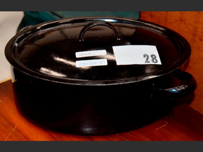 BLACK ENAMEL DOUBLE ROASTER, 29 x 20 x 11cm