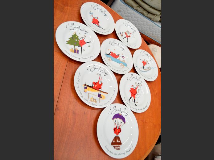 SET OF 8 POTTERY SANTA BABY PLATES