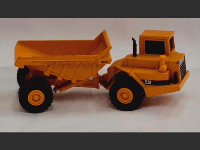 CAT D25D MODEL DUMP TRUCK