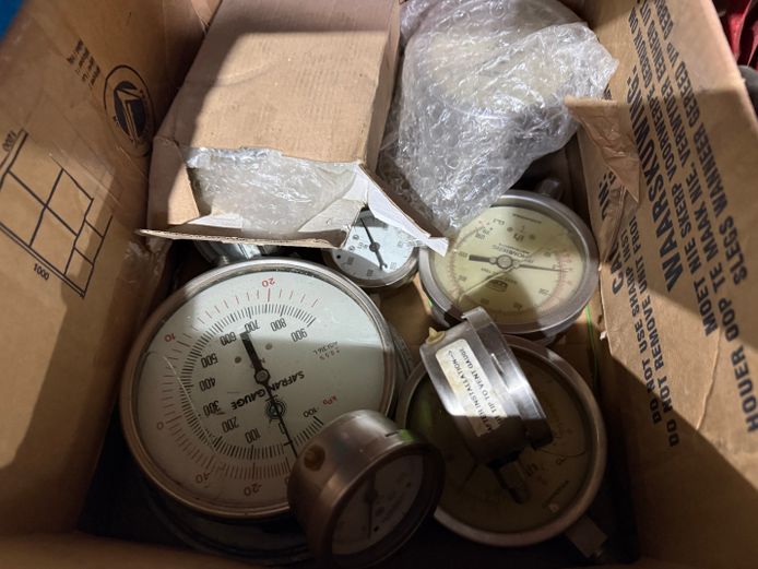 Lot of Gauges 
