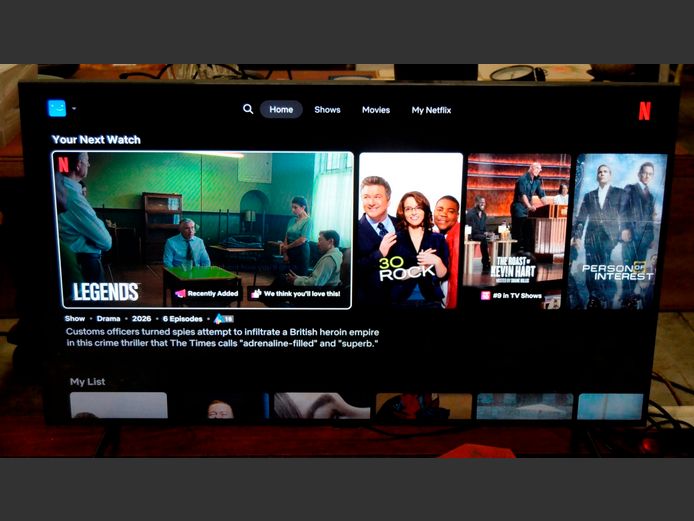 SAMSUNG 43" SMART L.E.D. TV [Switches on, untested further] ### LICENCE PLEASE ###