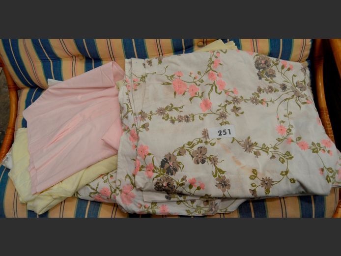 LOT: WINTER FLAT SHEETS