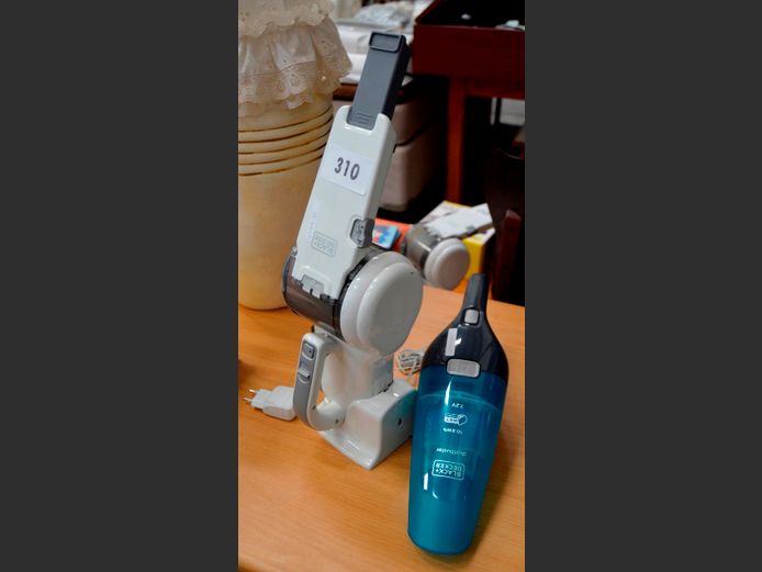 BLACK & DECKER DUSTBUSTER PIVOT & ANOTHER [Switch on]