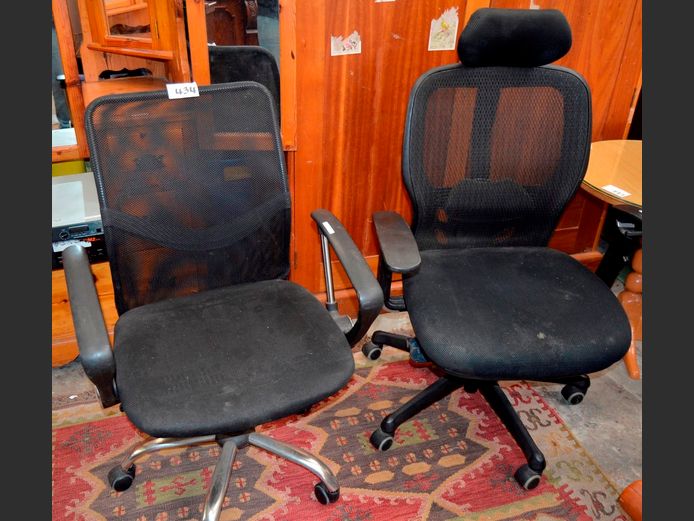 LOT OF 2: BLACK SWIVEL OFFICE CHAIRS [Need a clean]