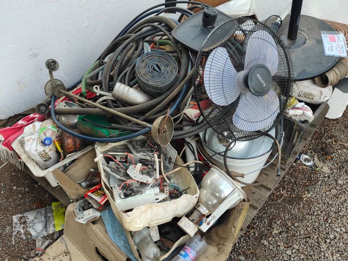 LOT VARIOUS ITEMS