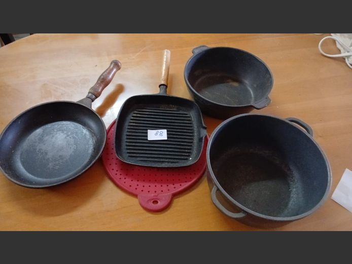 Cast iron pots and pans
