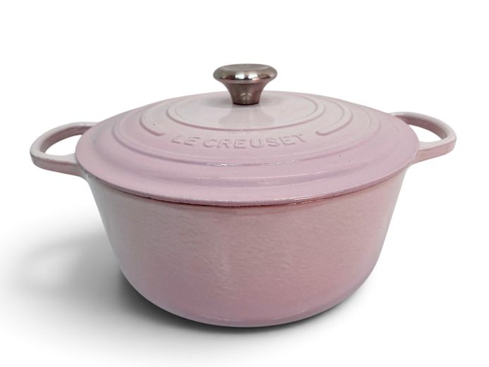 Le Creuset French Enamelled Cast Iron Dutch Oven No. 28 Chiffon Pink (6.7L)