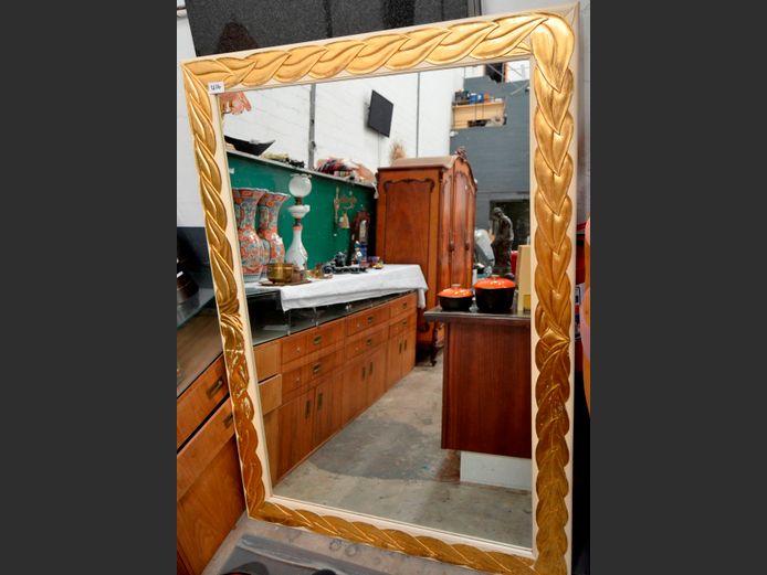 GILT LEAF DETAILED FRAMED MIRROR