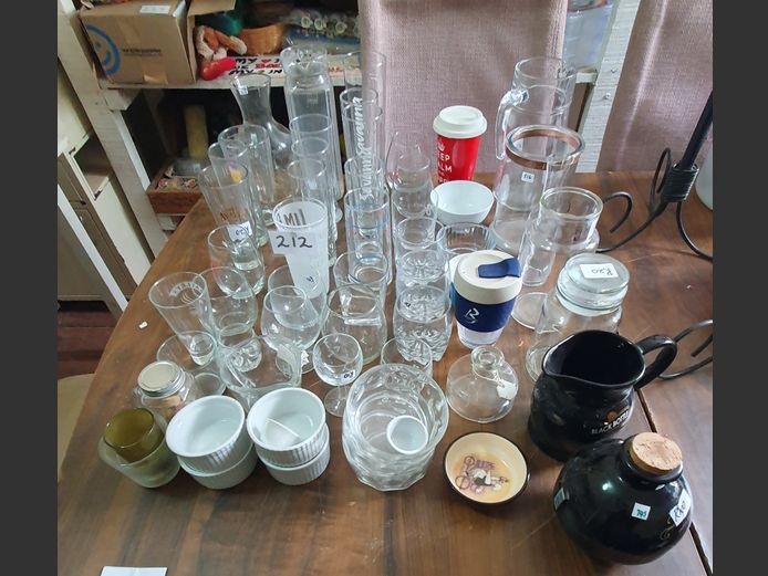 LOT: GLASS JUGS, DINKING GLASSES, etc