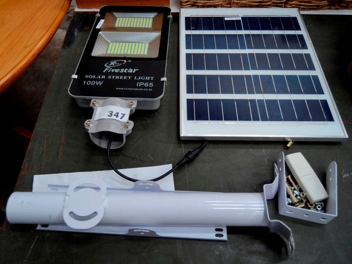 100W SOLAR STREET LIGHT [Untested]