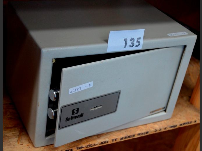 SAFEWELL SAFE, 31 x 20 x 20cm [No key]