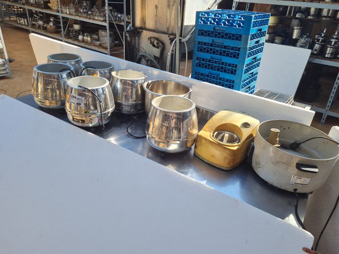 LOT SOUP KETTLES ETC