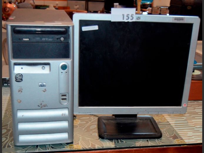 HP DESKTOP PC &19" MONITOR [Switch on]
