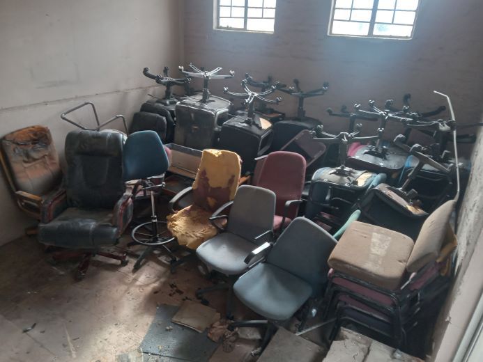 Assorted office chairs scrap