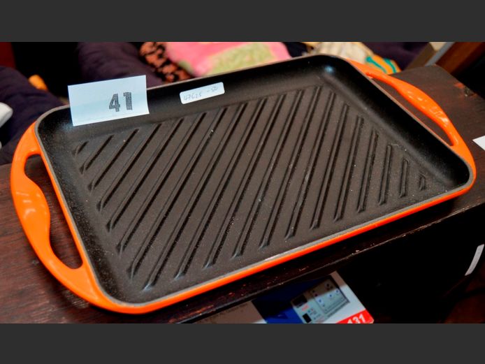 LE CREUSET CAST IRON SHALLOW GRILL PAN, 32 x 22cm