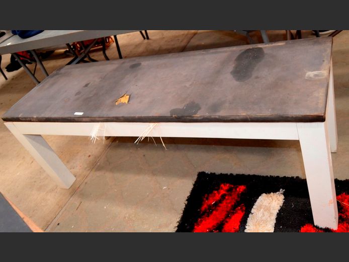 WHITE & GREY 3-SEATER BENCH, 141 x 45 x 52cm [Needs attention]