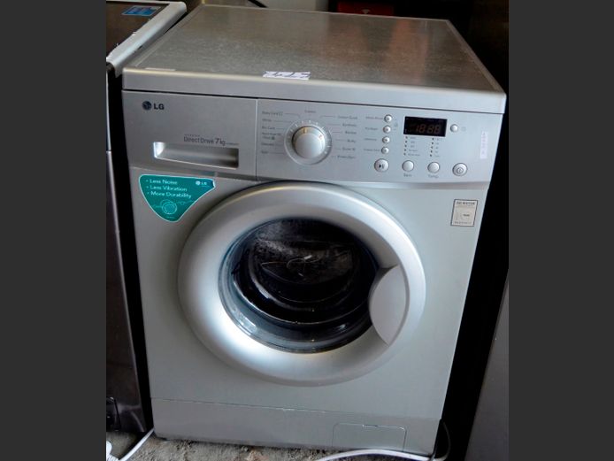 LG INVERTER DIRECT DRIVE 7kg FRONT LOADING WASHING MACHINE [Switches on, Error code] [#: 416353399]