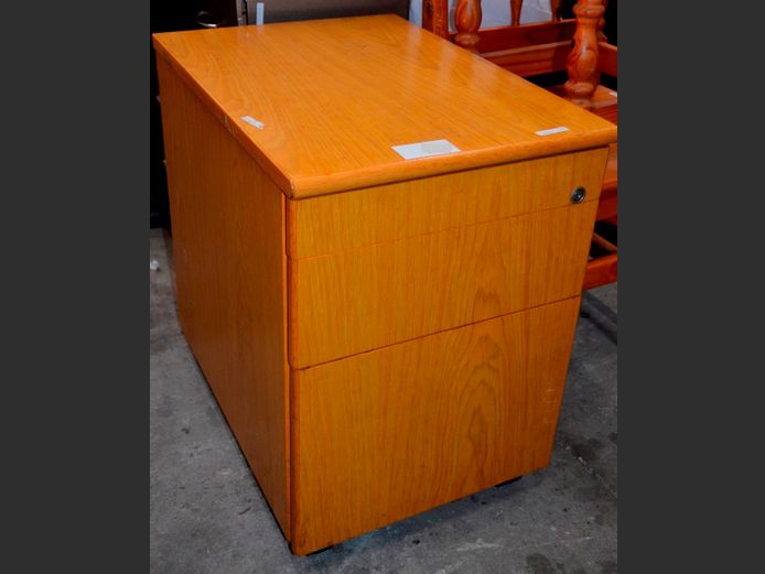 OAK 3-DRAWER PEDESTAL