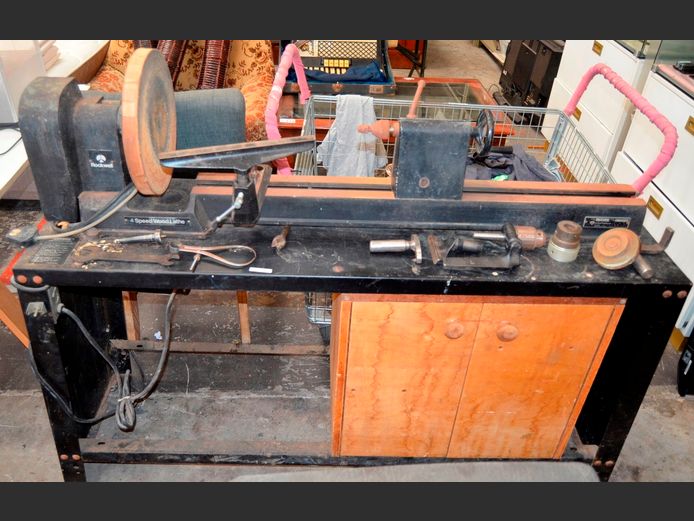 ROCKWELL 46111 4-SPEED WOOD LATHE ON STAND, 140 x 42 x 105cm [Switches on, untested further]
