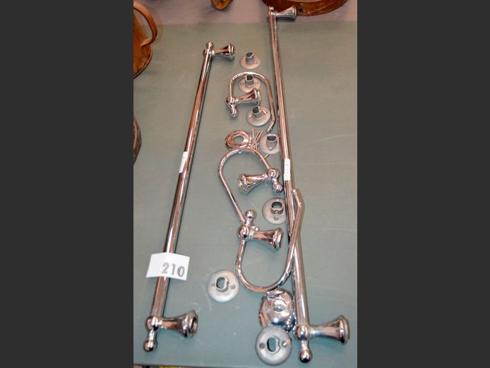 LOT: CHROME TOWEL RAILs & TOILET ROLL HOLDERs