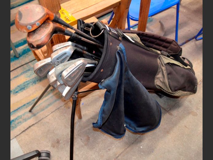 GOLF BAG WITH 12 VINTAGE CLUBS