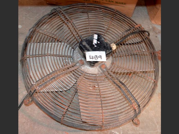 INDUSTRIAL WALL MOUNT FAN [No back cover, switches on, Untested further]