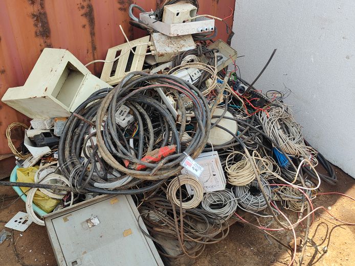 LOT WIRES AND DB BOXES