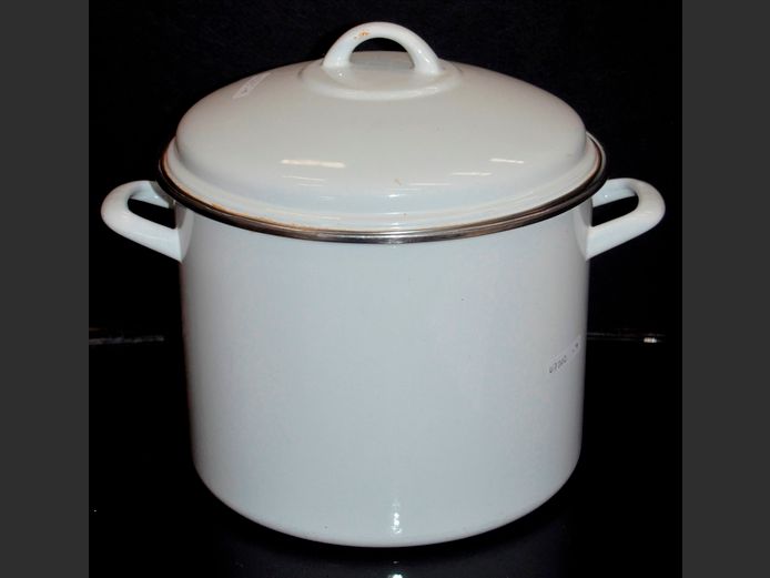 WHITE ENAMEL STOCK POT WITH LID, 28cm Diameter x 21cm High