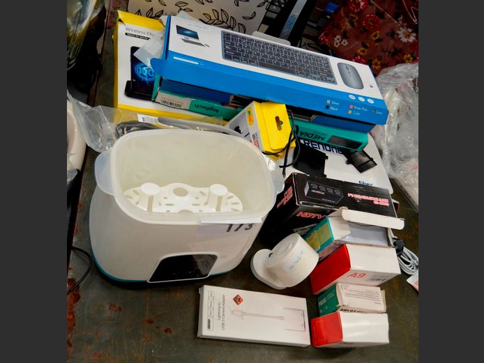 WIRELESS CHARGING DOCK, HEADPHONES, etc [Untested]