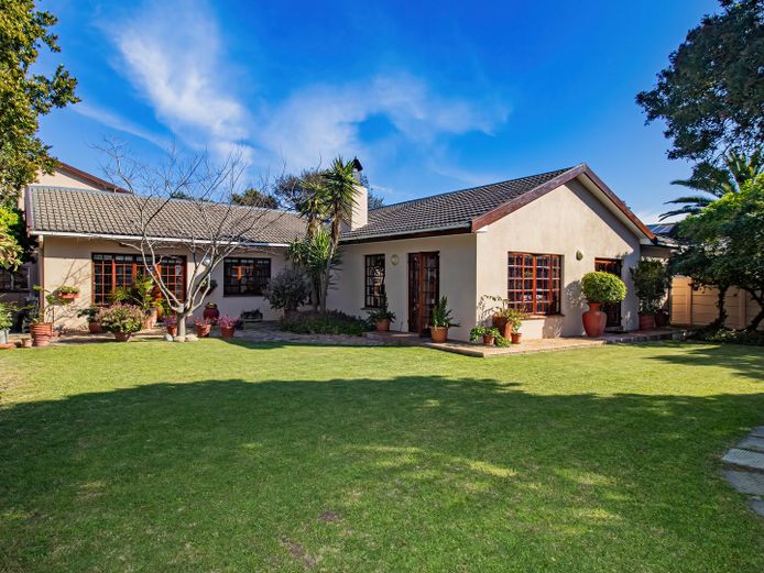 123 Athens Rd, Table View (Exceptional family home with Table Mountain Views!)