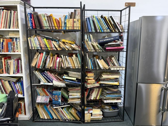 2 Metal Shelf - Contents Only (Books) 