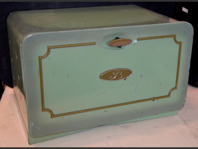"B" VINTAGE GREEN METAL BREAD BIN, 42 x 28 x 27cm