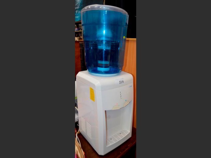 OTTIMO HOT/COLD WATER FOUNTAIN, 31 x 30 x 92cm [Untested]