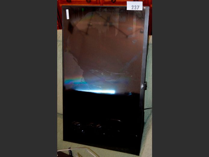 INTEL 32" LED TV [Switches on, Screen cracked] ### LICENCE PLEASE ###