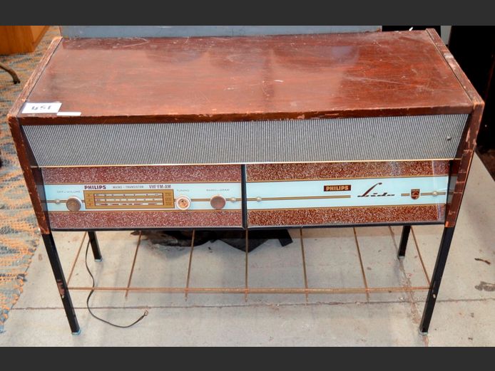 VINTAGE PHILIPS RADIOGRAM, 92 x 38 x 70cm [Untested, no plug, in need of restoration]