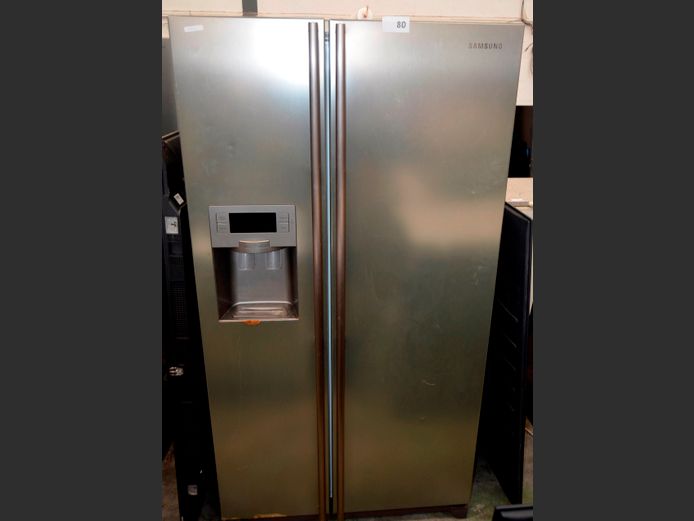 SAMSUNG SIDE-BY-SIDE FRIDGE FREEZER WITH WATER DISPENSER [Switches on, Faulty, Rusty]