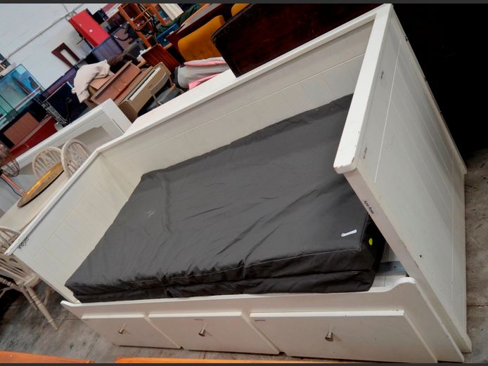 WHITE 3-DRAWER DAYBED WITH CUSHION, 196 x 89 x 83cm