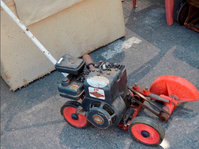 PETROL EDGE TRIMMER [Needs a service, untested further]