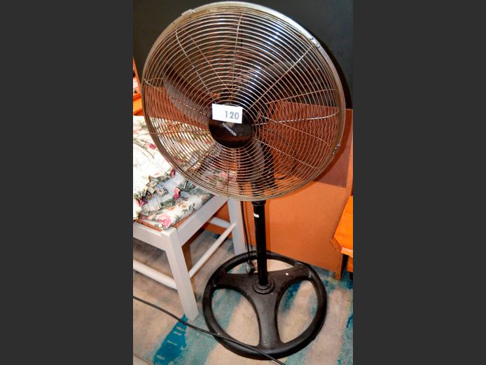 KENWOOD PEDESTAL FAN [Switches on]