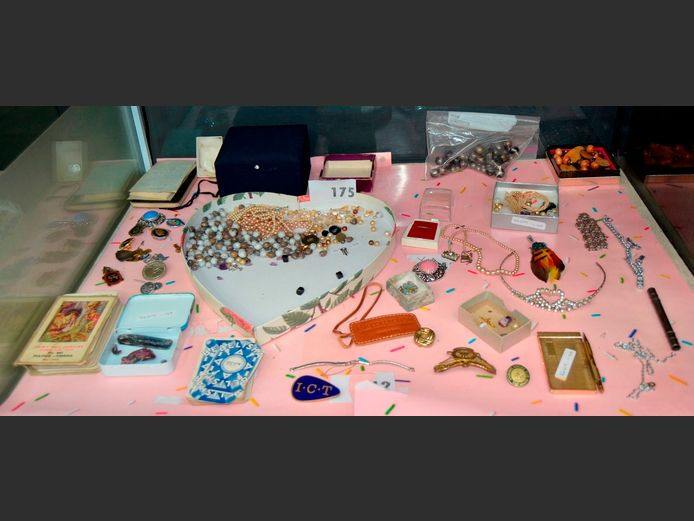 ASSORTED PENDANTS, CHAINS, COSTUME JEWELLERY, etc