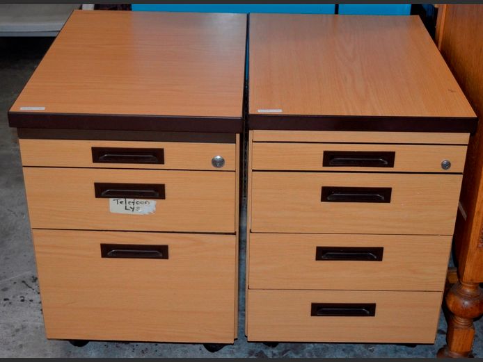 LOT OF 2: OAK FOIL 4-DRAWER PEDESTALS, 63 x 45 x 64cm