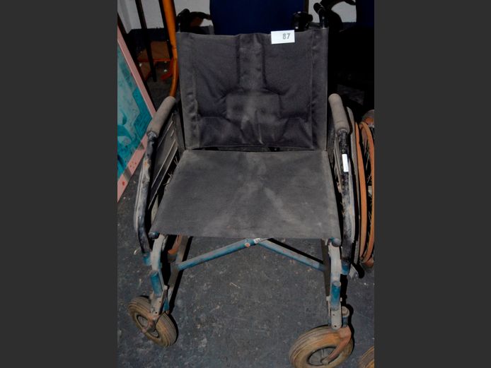 WHEELCHAIR [Needs a clean]