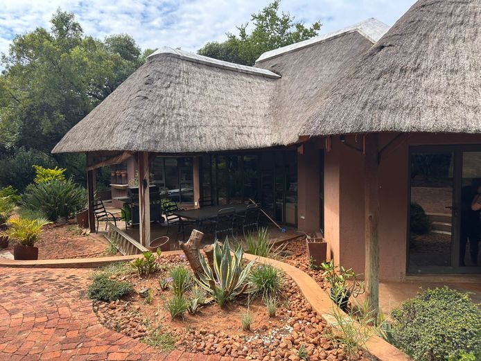 2 BEDROOM HOUSE IN K'SHANE LAKE LODGE HARTIES 