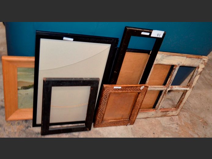 ASSORTED PHOTO FRAMES & PICTURE FRAMES
