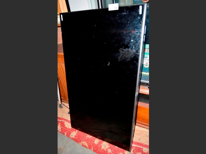 HISENSE 55" L.E.D. TV [Switches on, untested further, screen cracked] ### LICENCE PLEASE ###