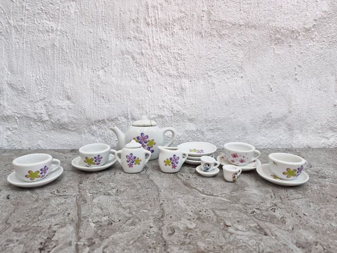 Vintage Miniature Ceramic Tea Set – 17-Piece Floral "Dolly Tea" Collection