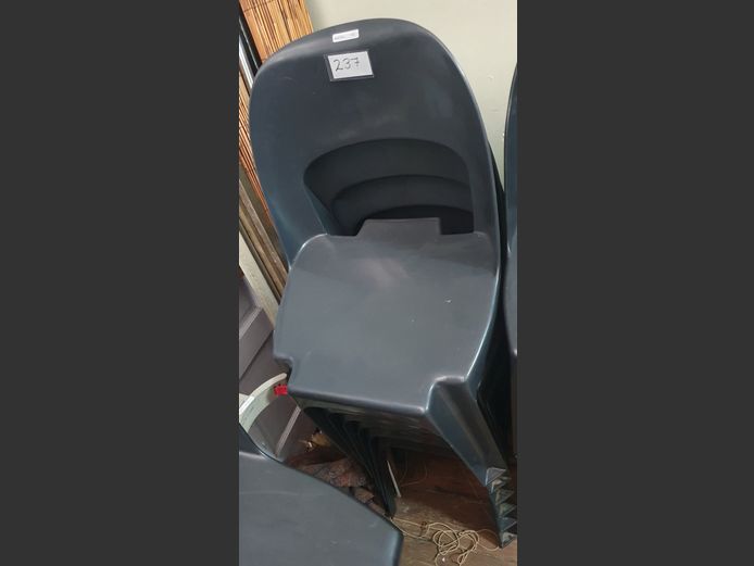 SET OF 6 BLACK PLASTIC PATIO CHAIRS