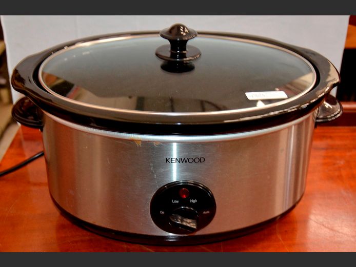 KENWOOD 6 LITRE SLOW COOKER [Switches on, untested further]