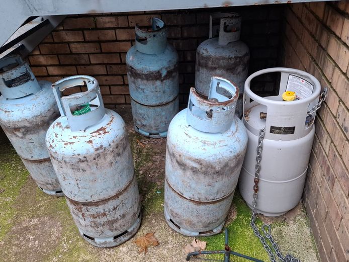 Lot of 6 gas bottles LP - for exchange