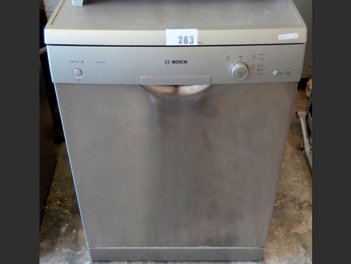 BOSCH SERIE 2 STAINLESS STEEL FRONT DISHWASHER [Switches on, untested further]